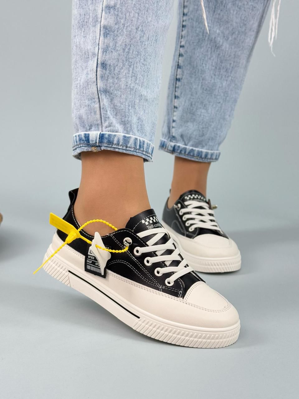фото женские черные sneakers 175781 оптом