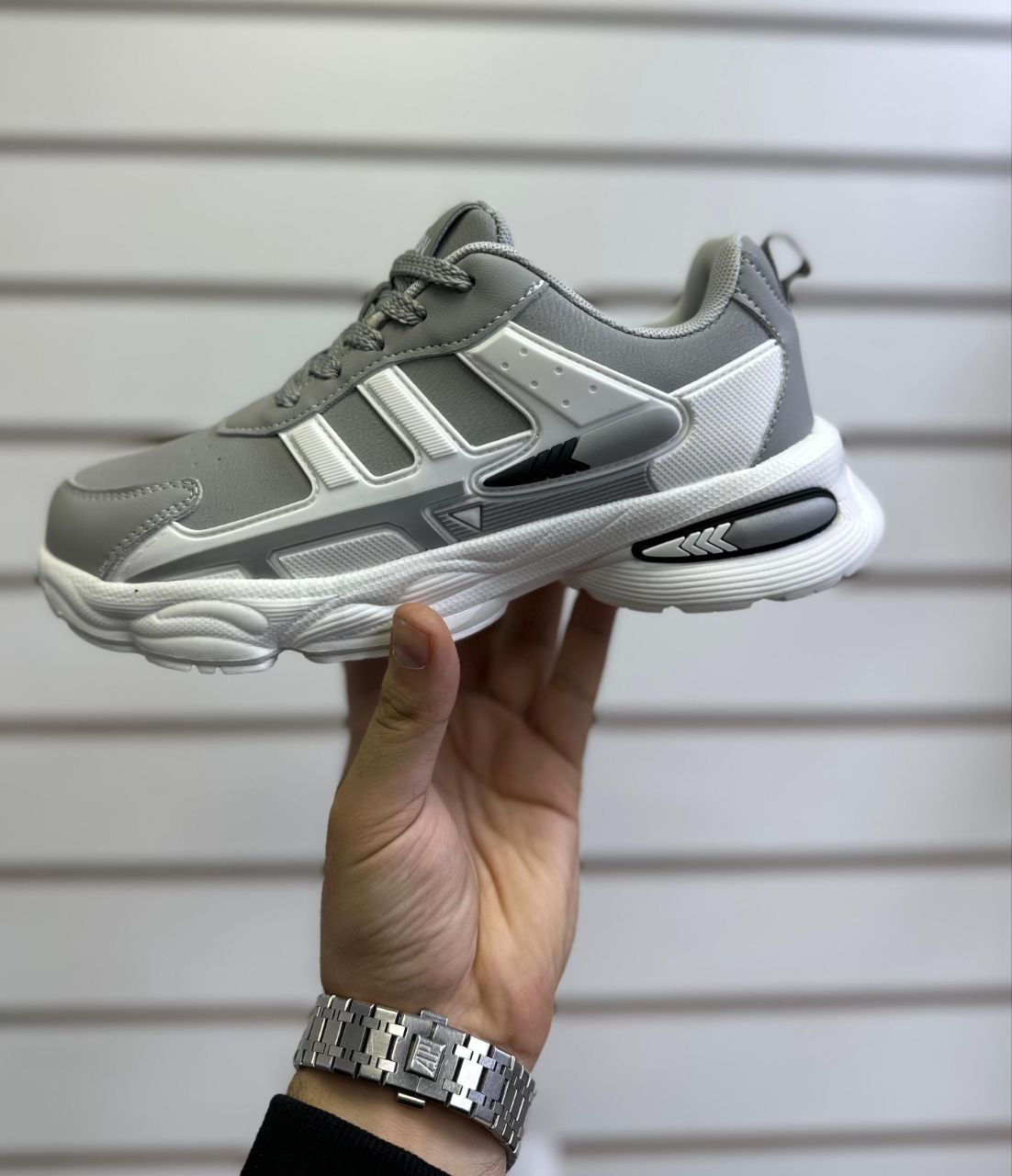 фото весенние женские кроссовки оптом