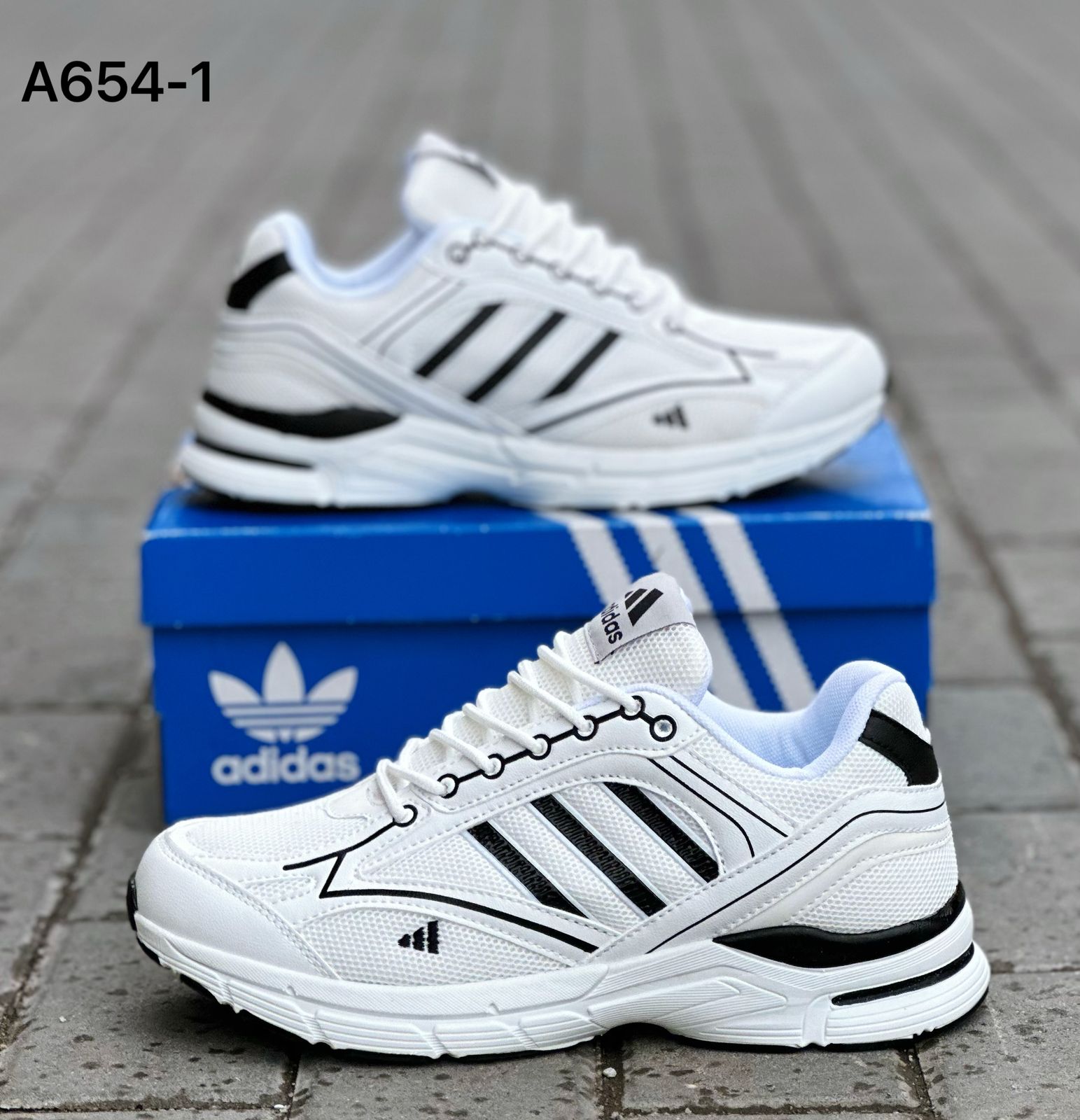 фото Мужские белые кроссовки с черными полосами 659500 оптом с доставкой