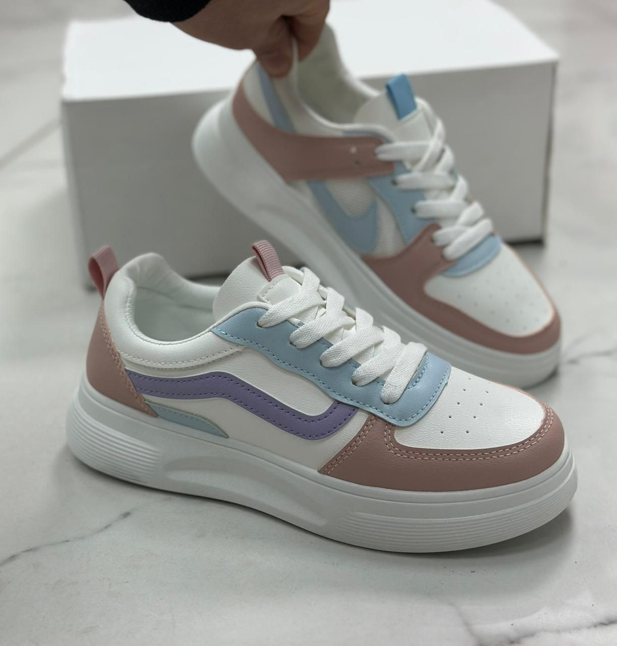 фото весенние женские кроссовки оптом