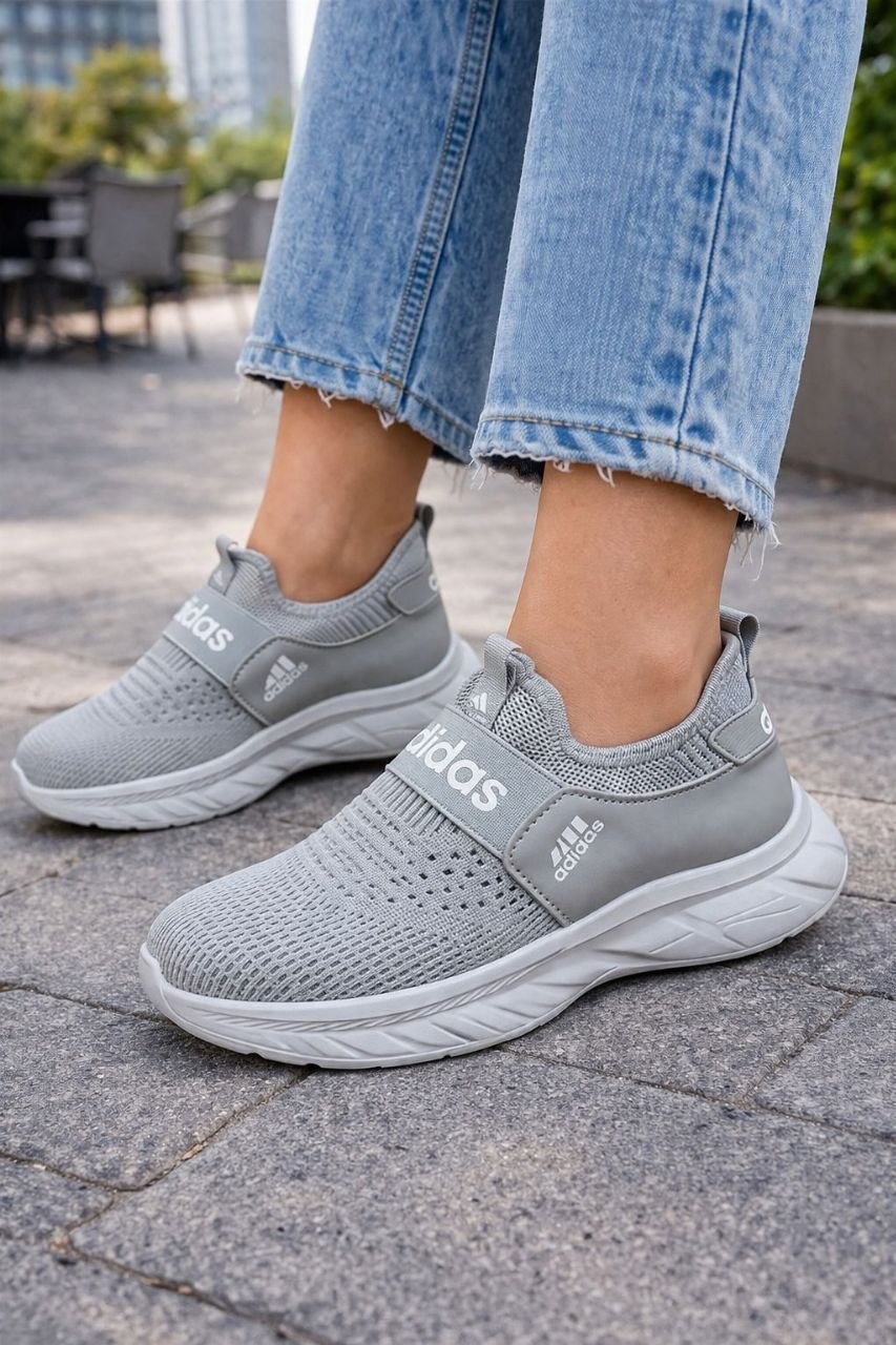 фото весенние женские кроссовки оптом