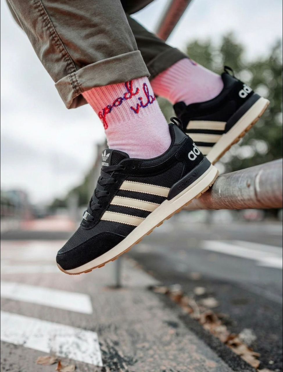 фото мужские черные кроссовки adidas 162035 оптом