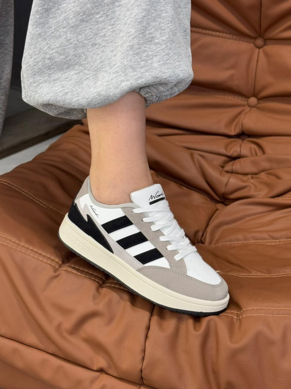 фото весенние женские кроссовки оптом