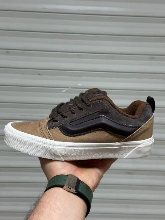 фото весенние женские кроссовки оптом