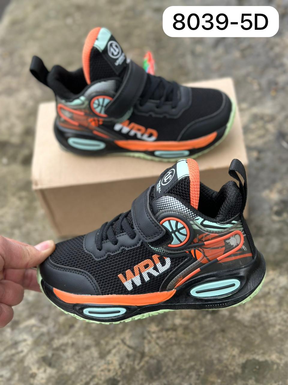 фото детские кроссовки с ярким дизайном 388842 оптом