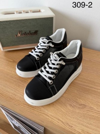 фото весенние женские кроссовки оптом