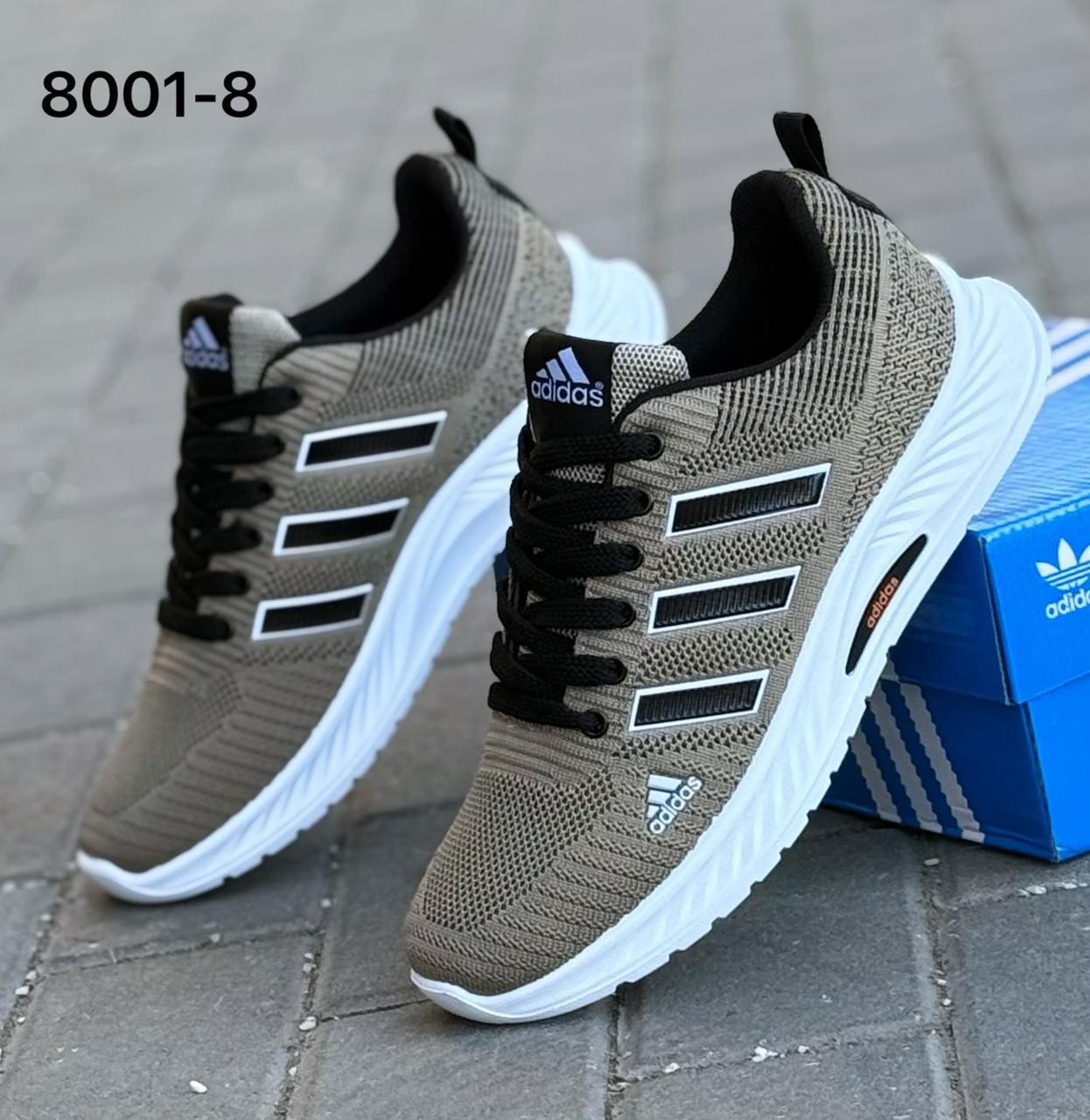 картинка Мужские кроссовки Adidas бежевые с черными акцентами 317465 от магазина Одежда+