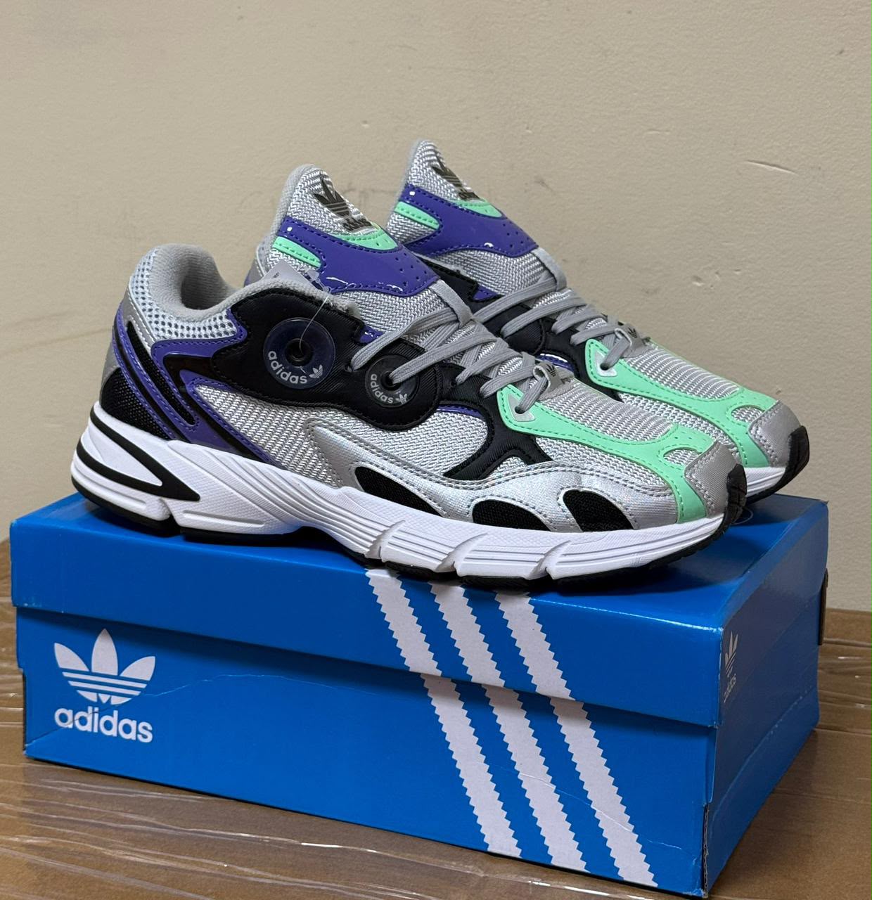 фото мужские кроссовки adidas с ярким дизайном 434851 оптом