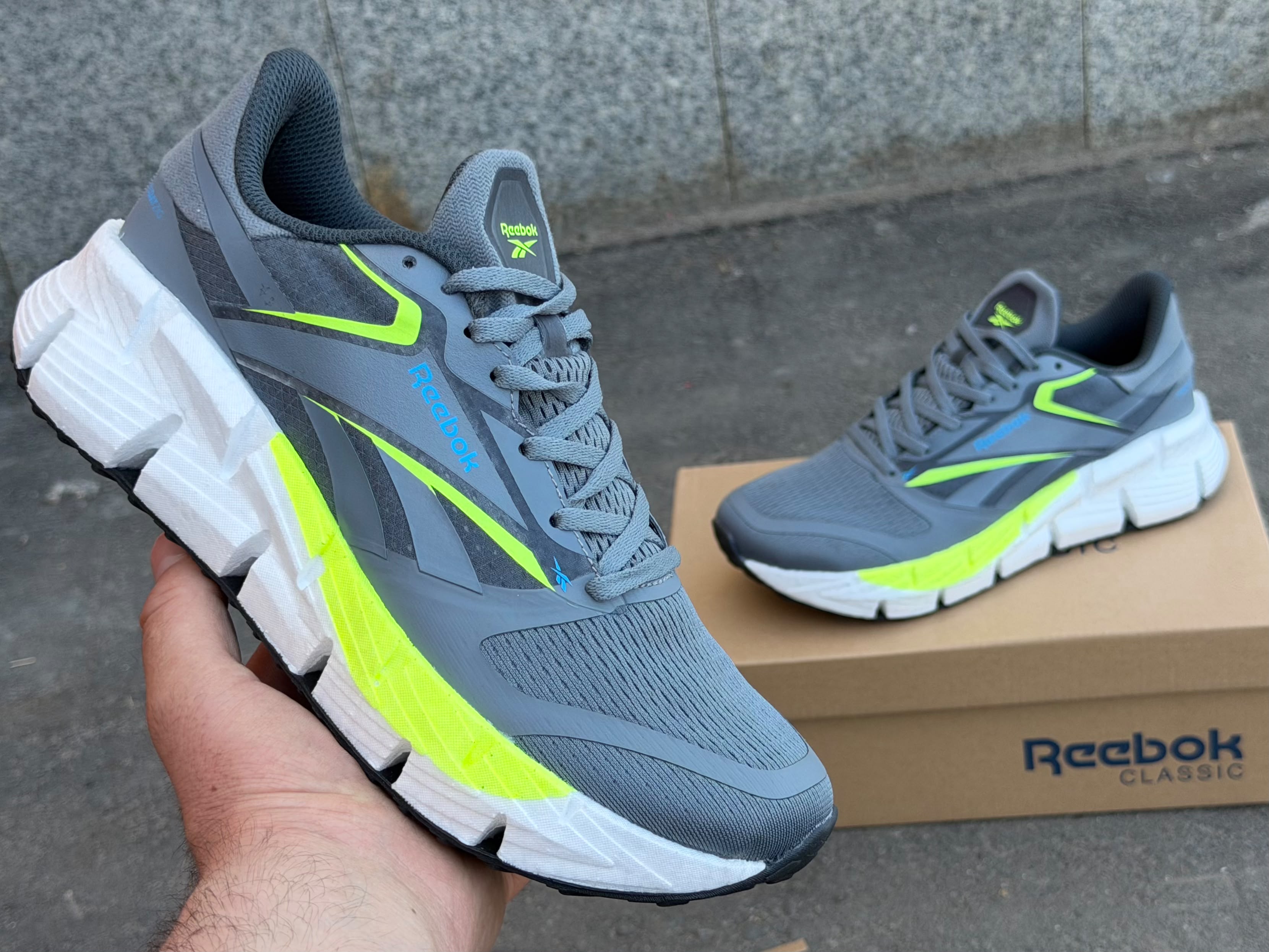 фото мужские осенние кроссовки reebok classic 157070 оптом