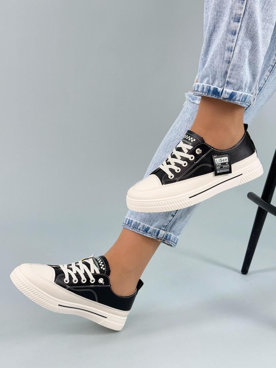 фото женские черные sneakers 175781 оптом