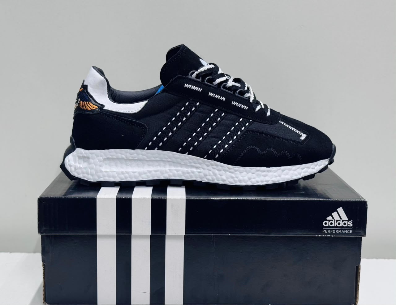 фото Мужские летние кроссовки Adidas Performance с белой подошвой 528094 оптом на лето для мужчин