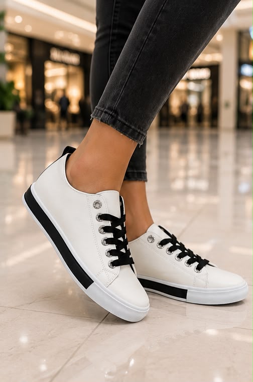 фото женские белые sneakers с черными акцентами 943474 оптом