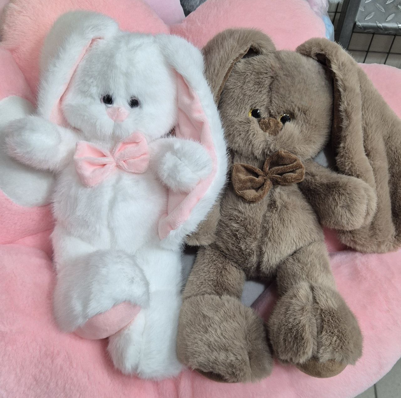 картинка Мягкая игрушка зайчик с длинными ушками от магазина Одежда+