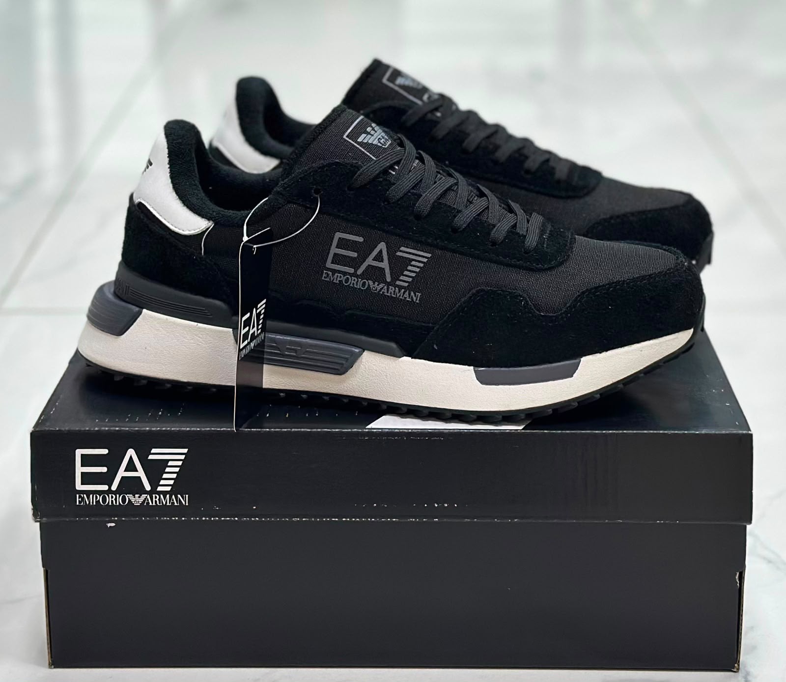 фото мужские черные кроссовки emporio armani 764400 оптом