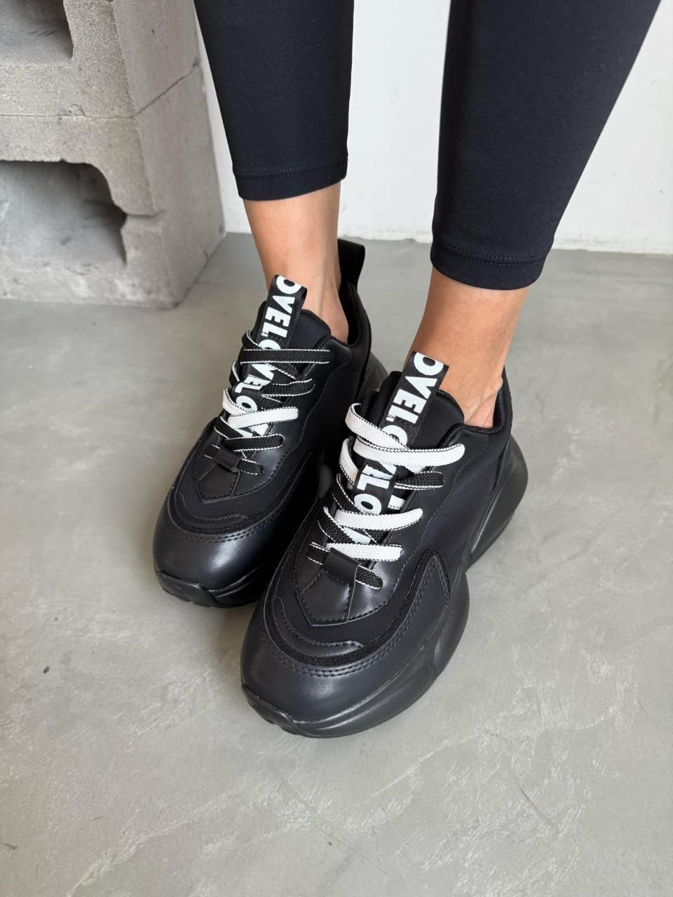 фото весенние женские кроссовки оптом