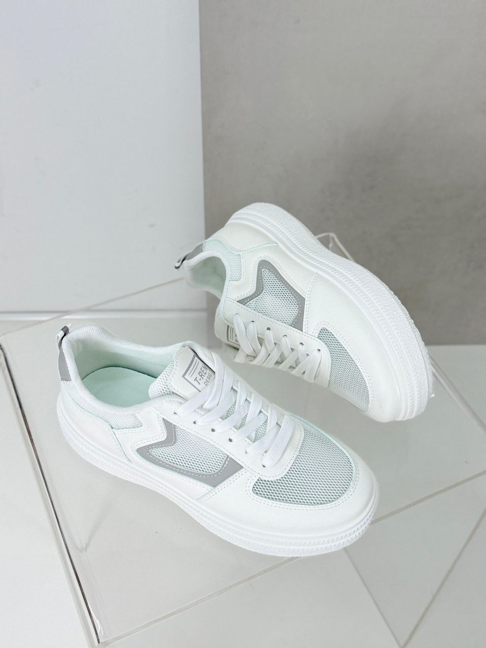 фото весенние женские кроссовки оптом