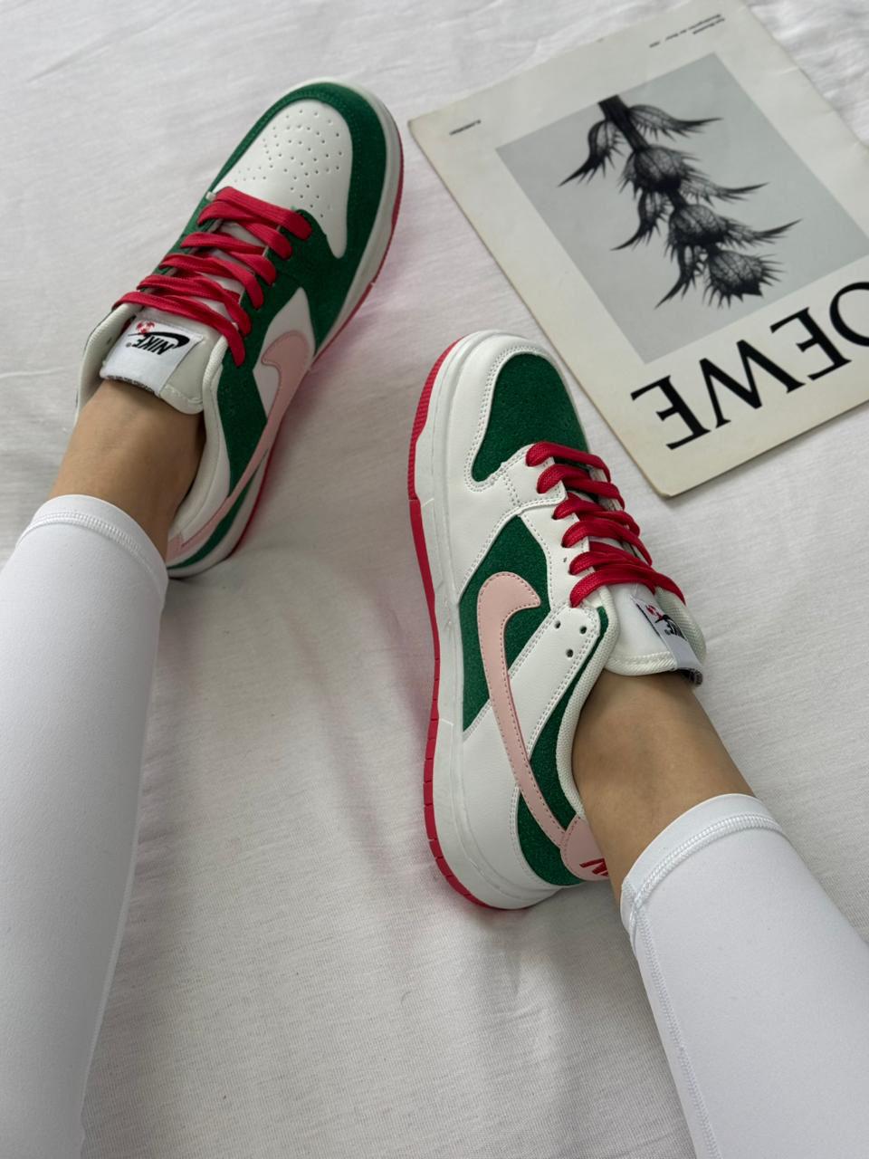 фото женские весенние кроссовки с цветным дизайном 296243 оптом