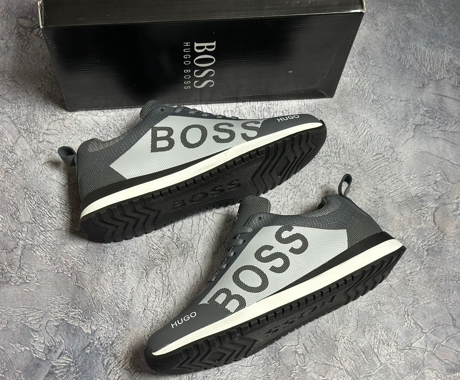 фото мужские кроссовки hugo boss с логотипом 954178 оптом