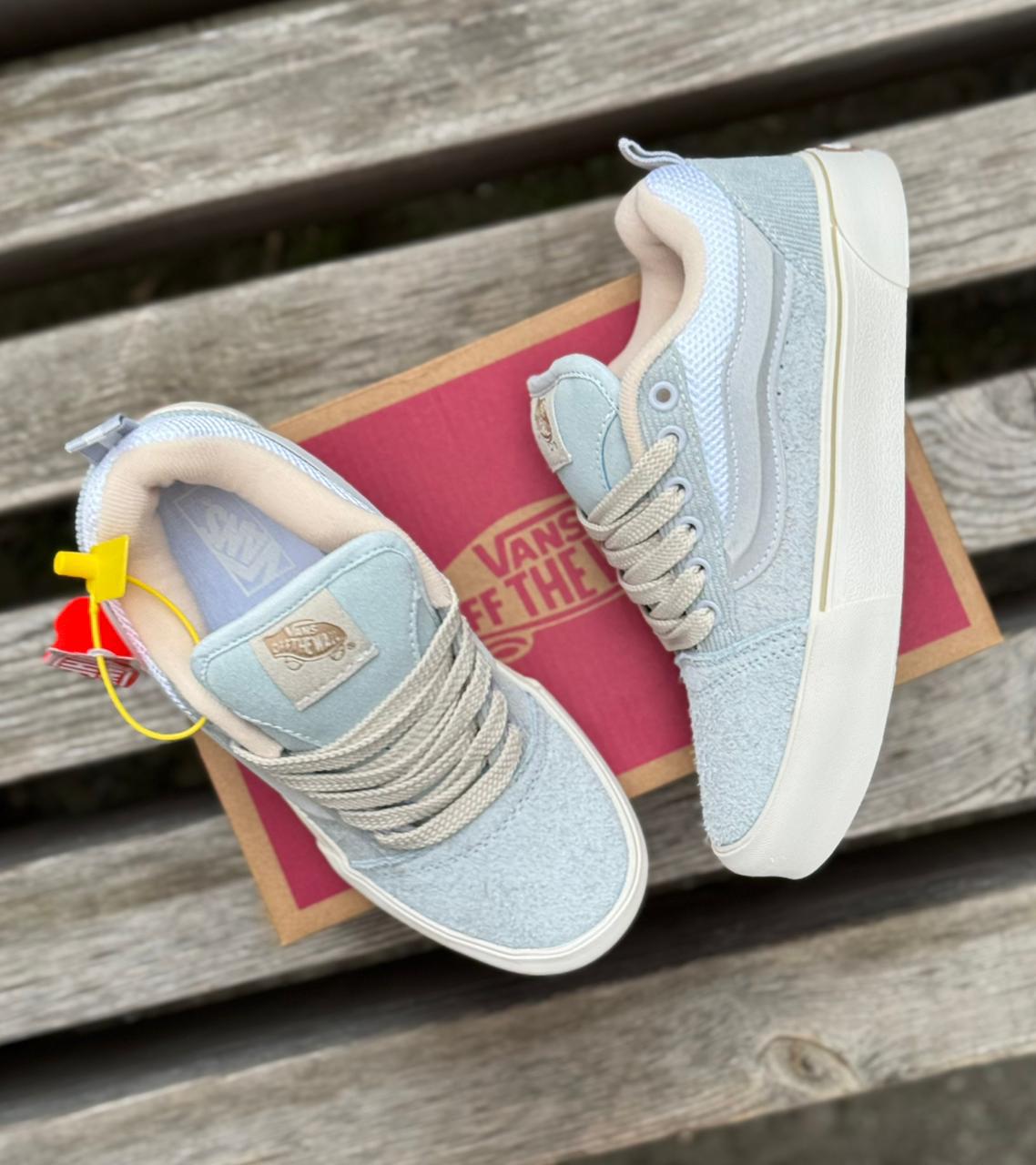 фото женские весенние кроссовки vans 693763 оптом