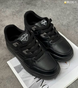 фото весенние женские кроссовки оптом