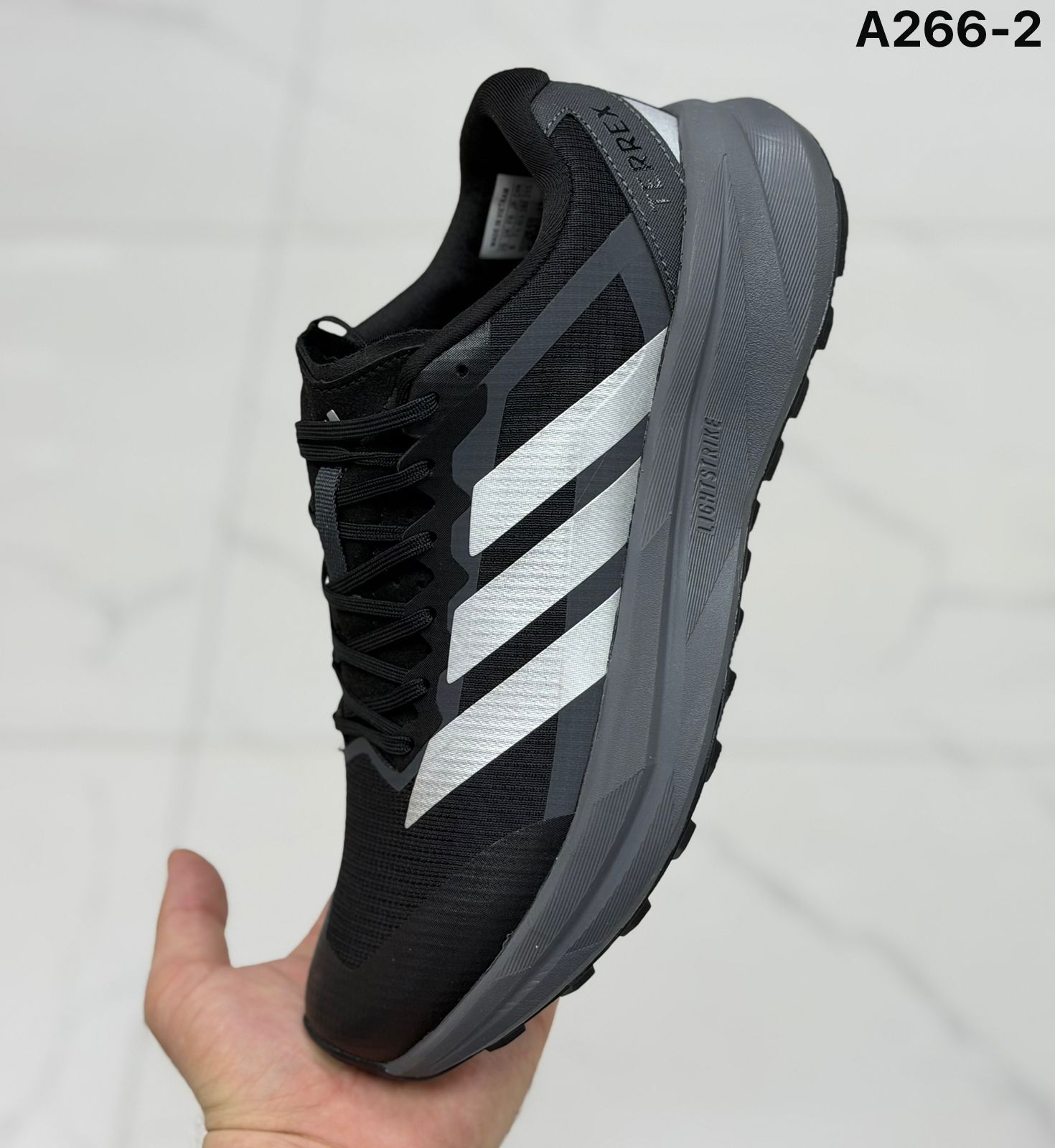 фото мужские черные кроссовки adidas terrex 368781 оптом