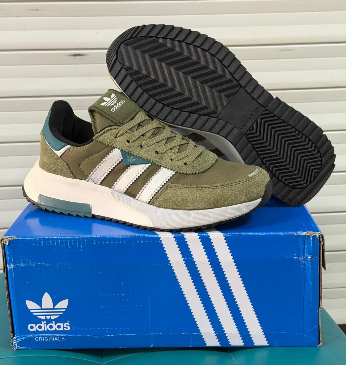 фото мужские осенние кроссовки adidas 271038 оптом