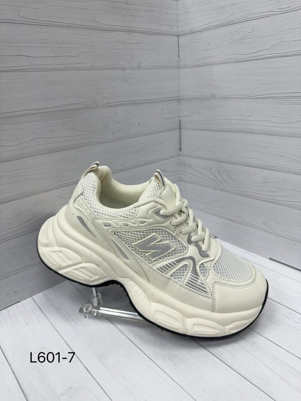 фото весенние женские кроссовки оптом