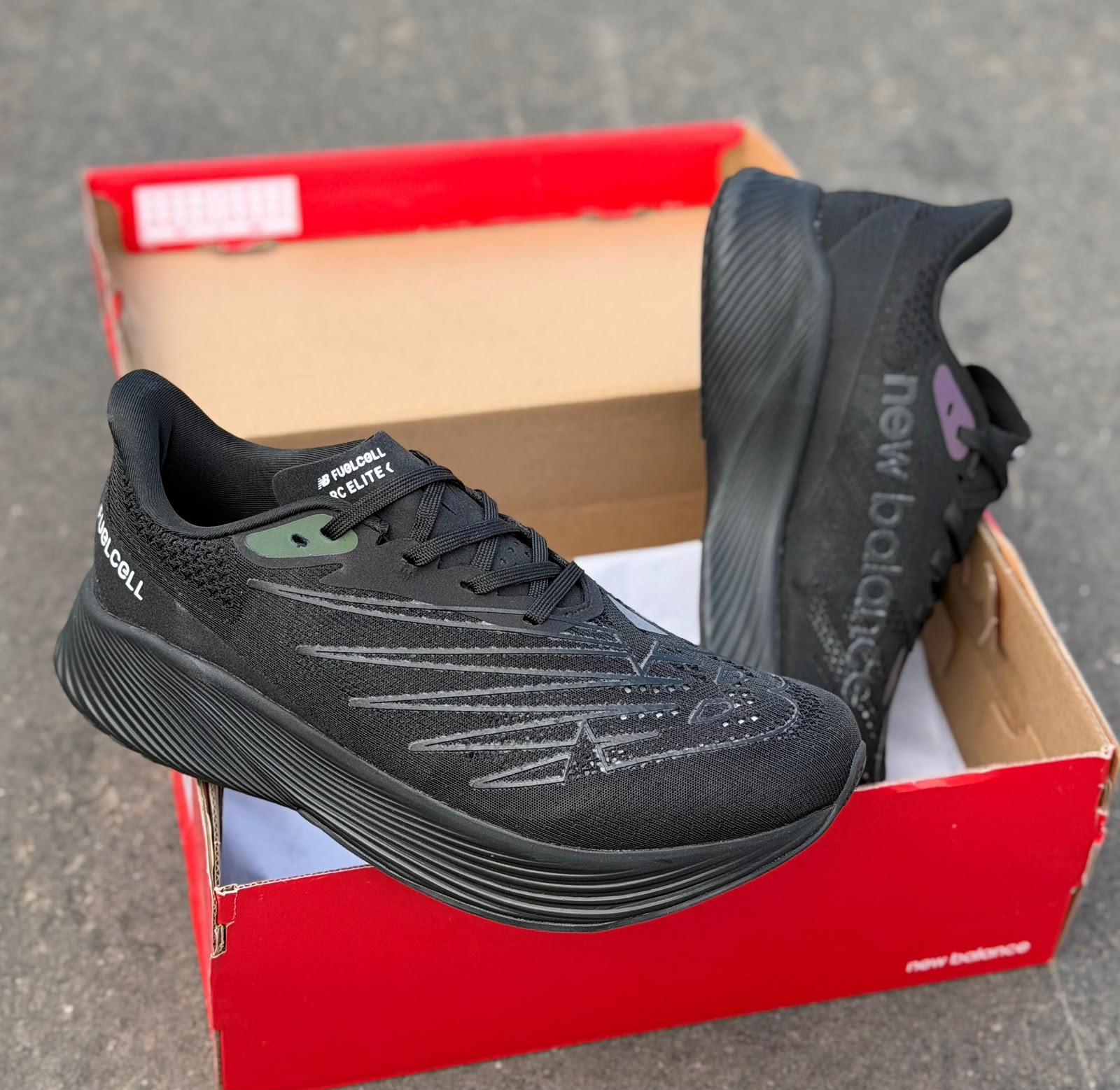 фото мужские кроссовки для бега new balance fuelcell rc elite 258126 оптом
