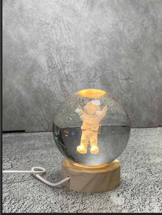 картинка Ночник  светильник "Космонавт" от магазина Одежда+
