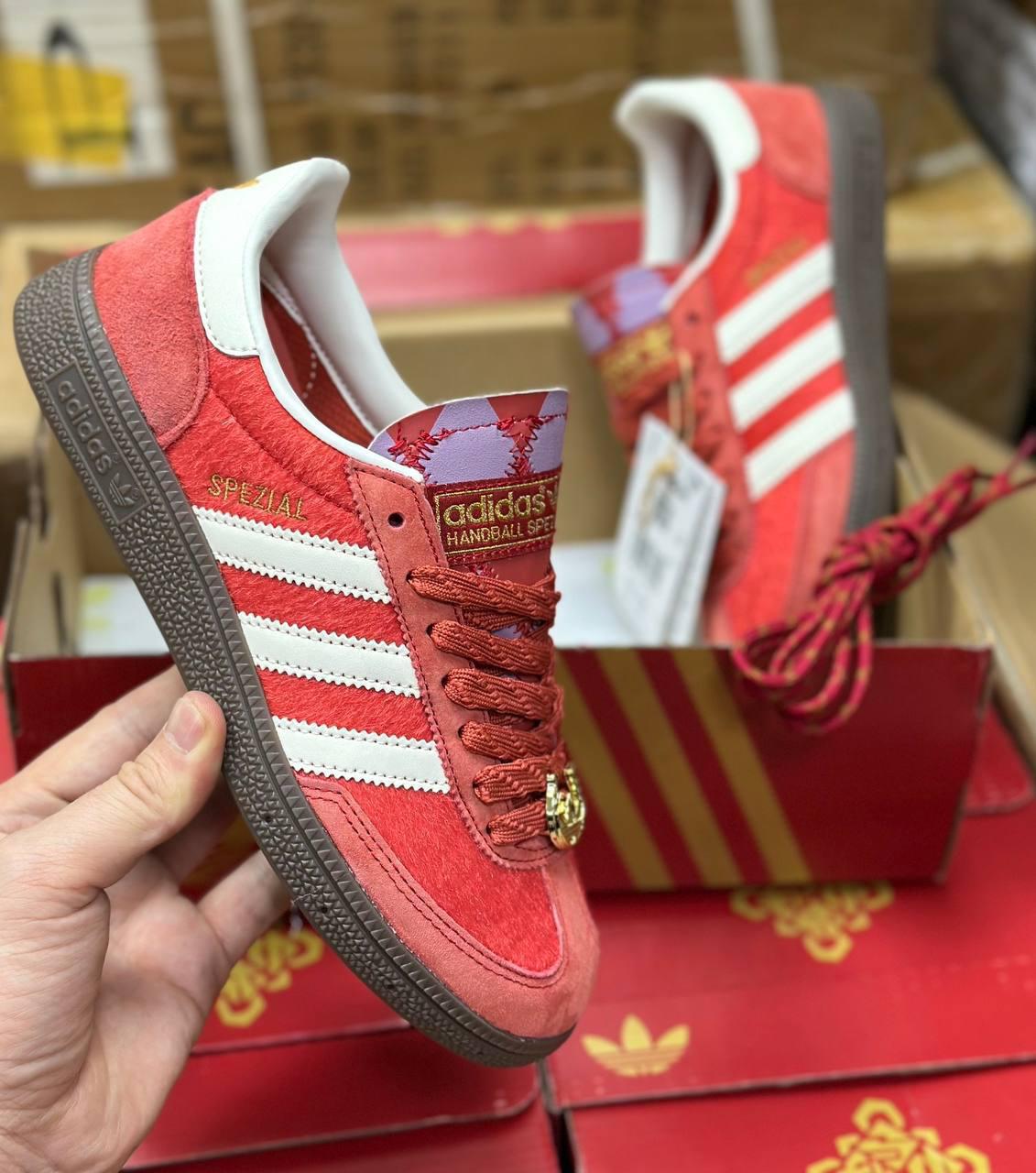 фото женские красные кроссовки adidas 697413 оптом