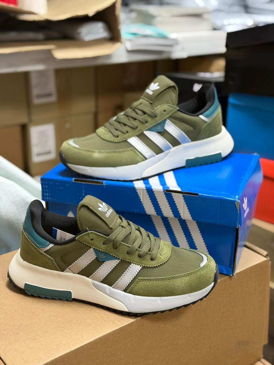 фото мужские кроссовки adidas оливкового цвета 191799 оптом