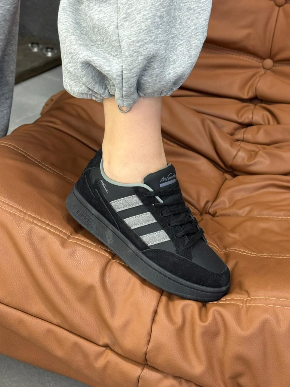 фото весенние женские кроссовки оптом