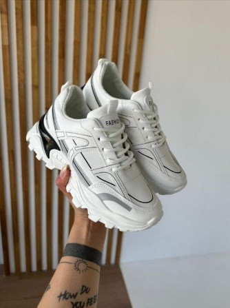 фото весенние женские кроссовки оптом