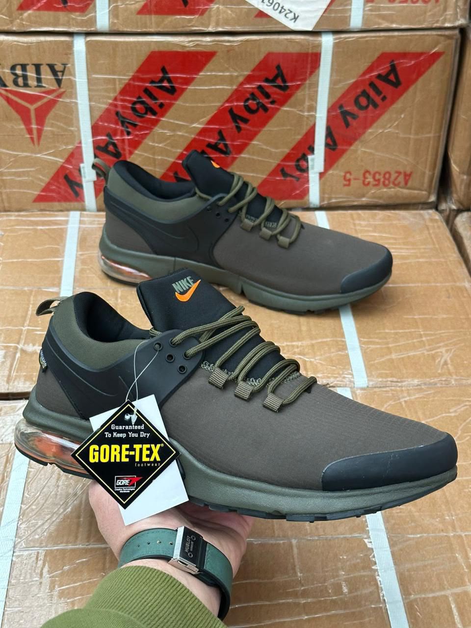фото мужские зимние кроссовки с технологией gore-tex 394416 оптом