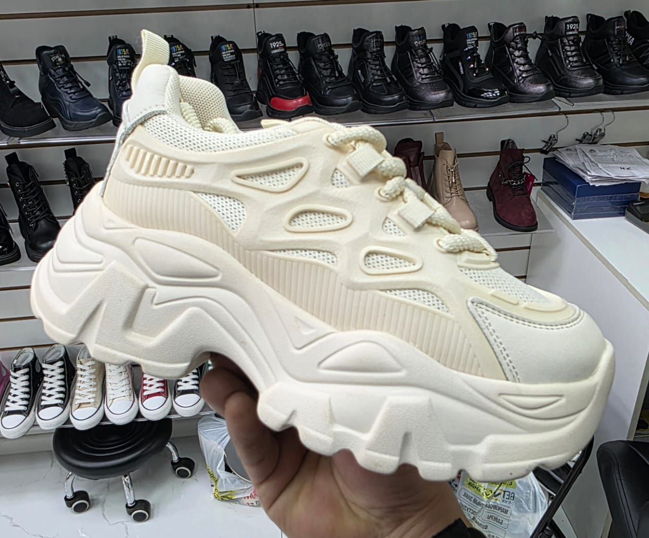 фото весенние женские кроссовки оптом