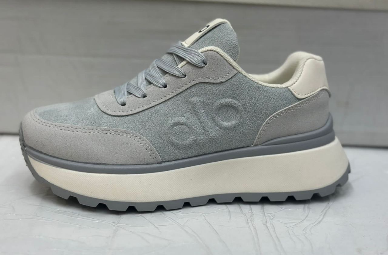 фото весенние женские кроссовки оптом