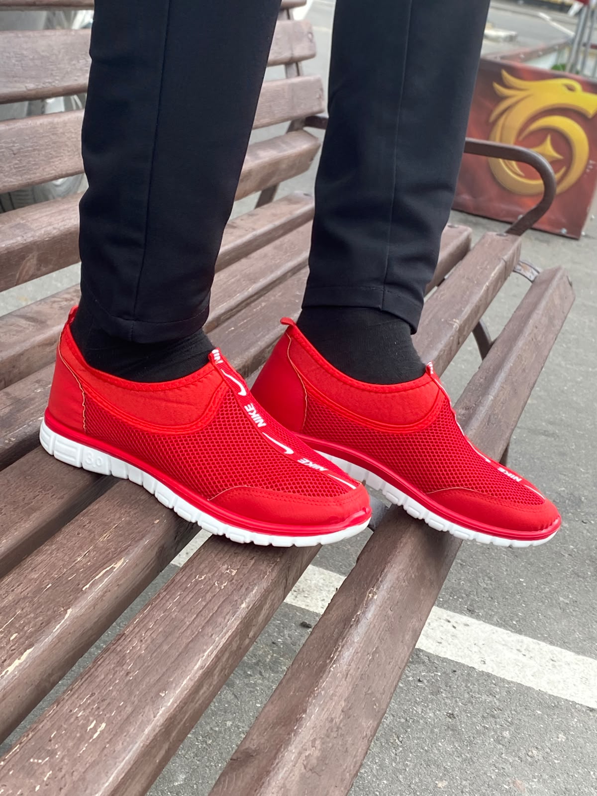 фото Мужские весенние кроссовки slip-on красного цвета 264067 оптом с доставкой