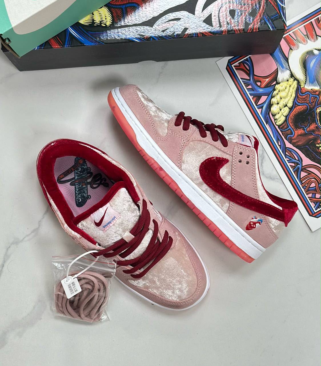 фото женские розовые кроссовки nike sb 896815 оптом