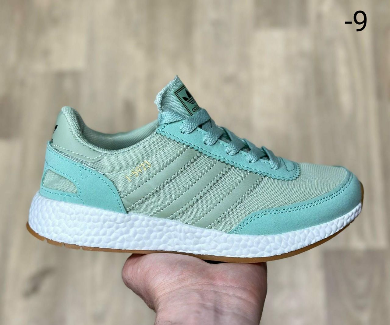 фото весенние женские кроссовки оптом