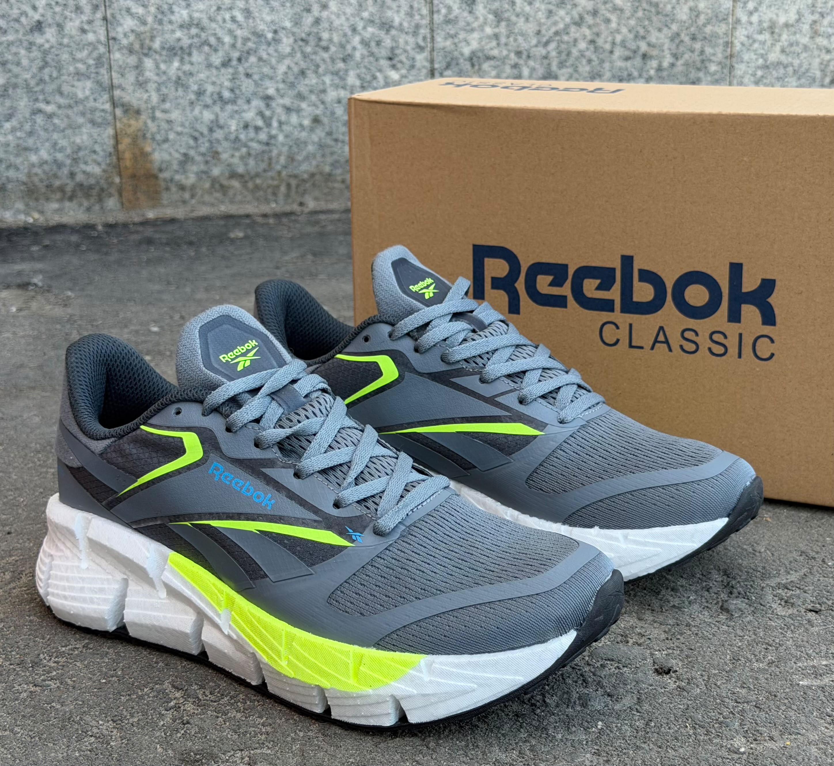 фото мужские осенние кроссовки reebok classic 157070 оптом
