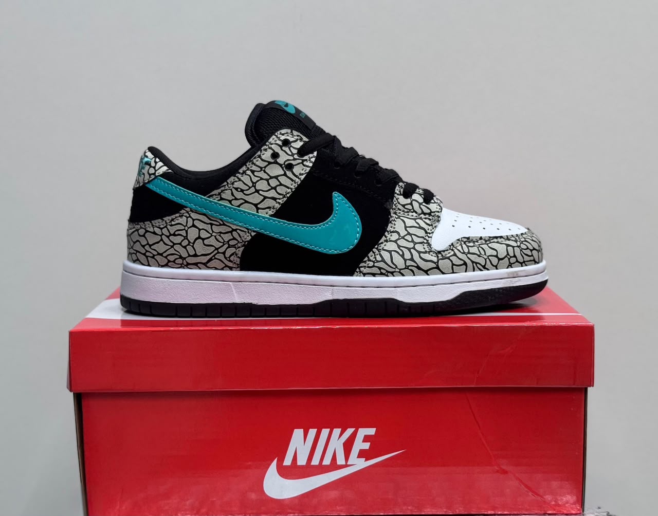 фото мужские кроссовки nike dunk low с контрастными вставками 178528 оптом