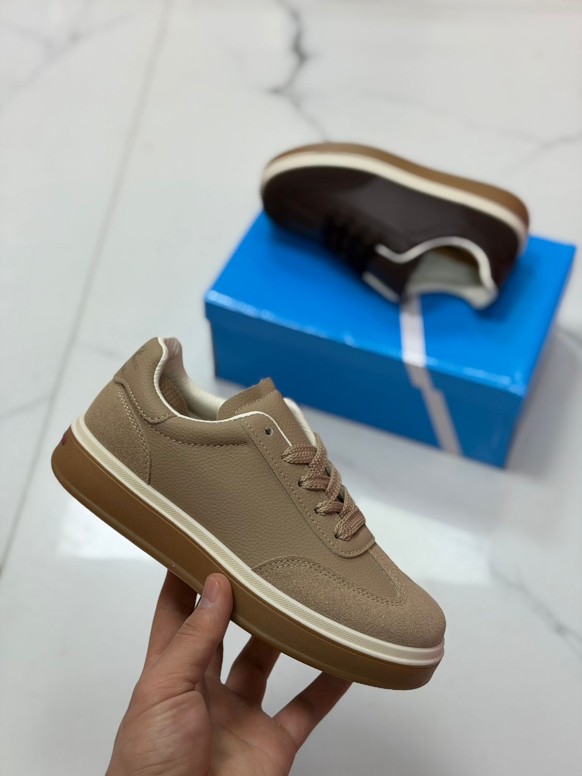 фото Женские белые sneakers 152347 оптом на лето для мужчин