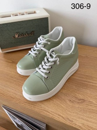 фото весенние женские кроссовки оптом