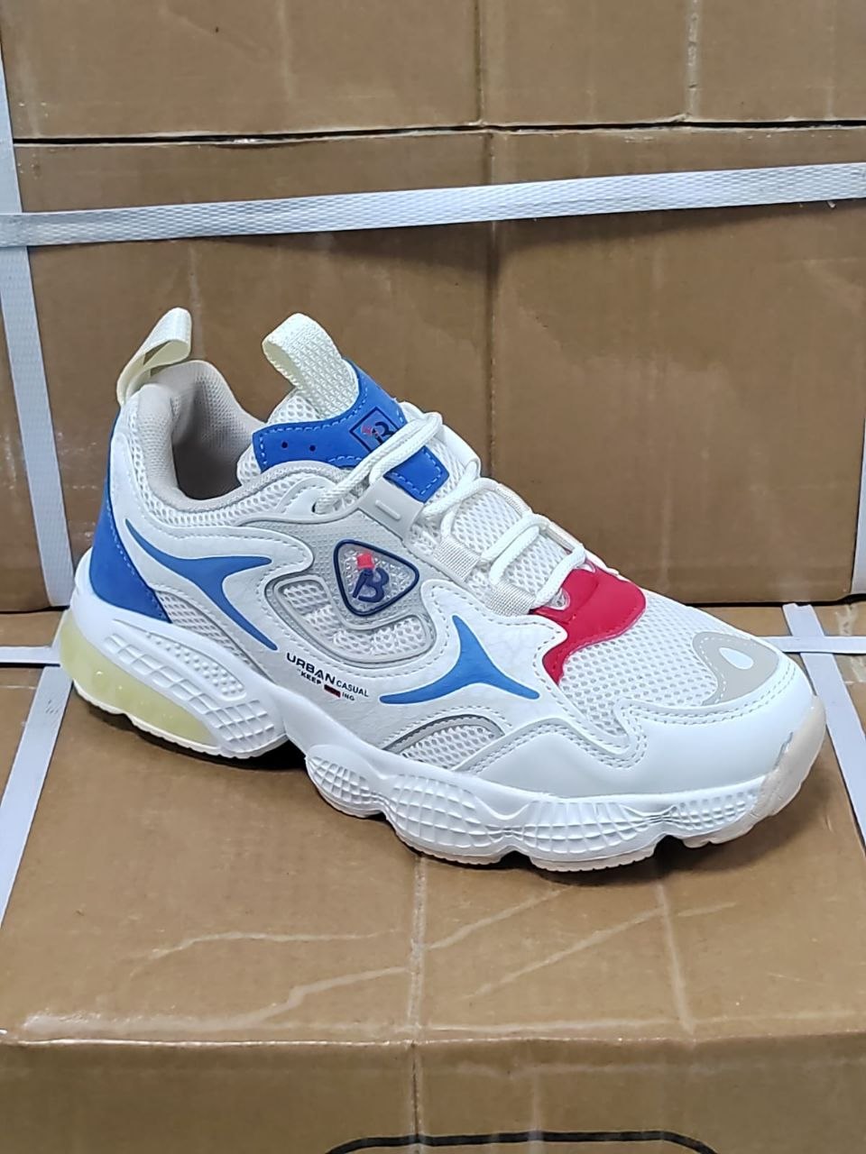 фото весенние женские кроссовки оптом