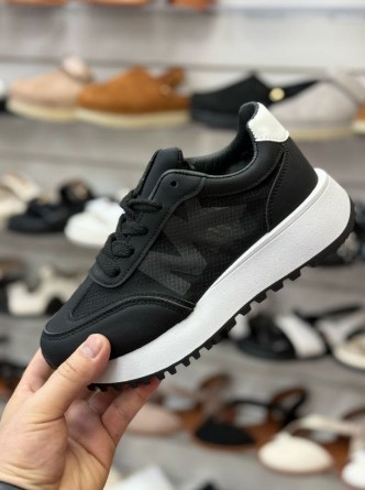 фото весенние женские кроссовки оптом