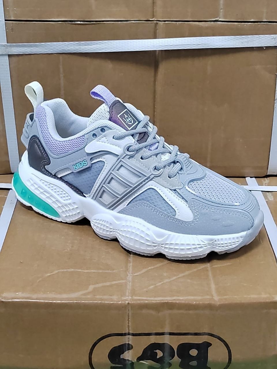 фото весенние женские кроссовки оптом