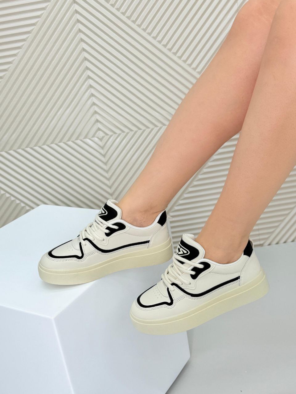 фото весенние женские кроссовки оптом