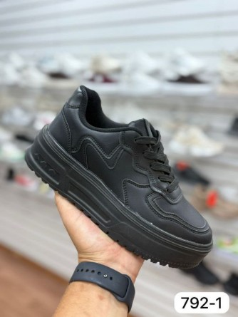 фото весенние женские кроссовки оптом