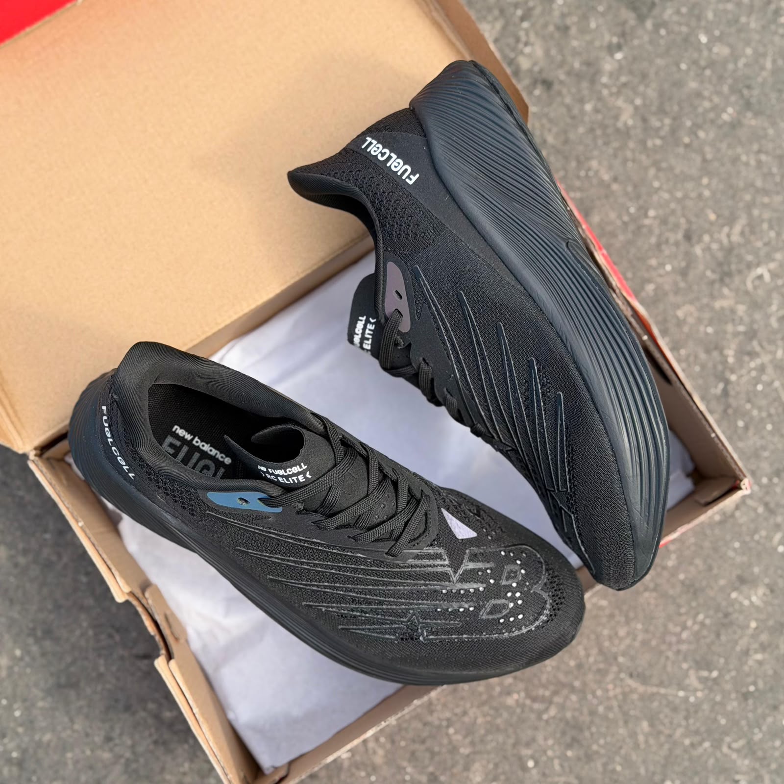 фото мужские кроссовки для бега new balance fuelcell rc elite 258126 оптом