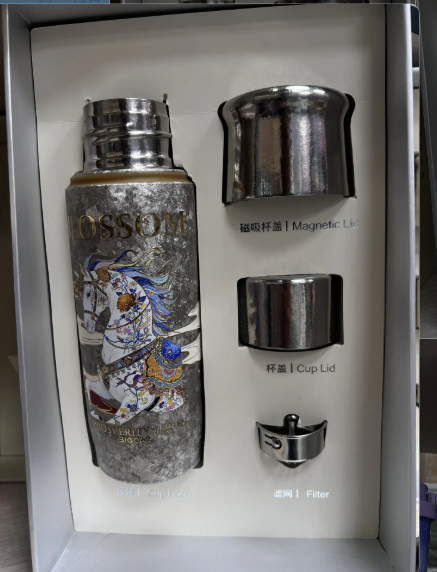 картинка Подарочный набор терм кружек титаные 370 от магазина Одежда+